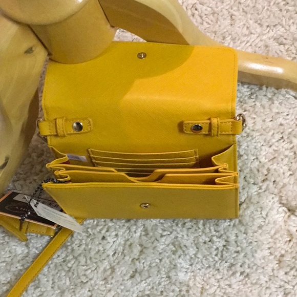 Mustard color handbag - Picture 4 of 4